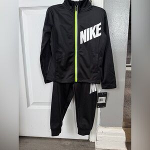 Nike Boys Zip Up Sweater and Joggers Tracksuit NWT